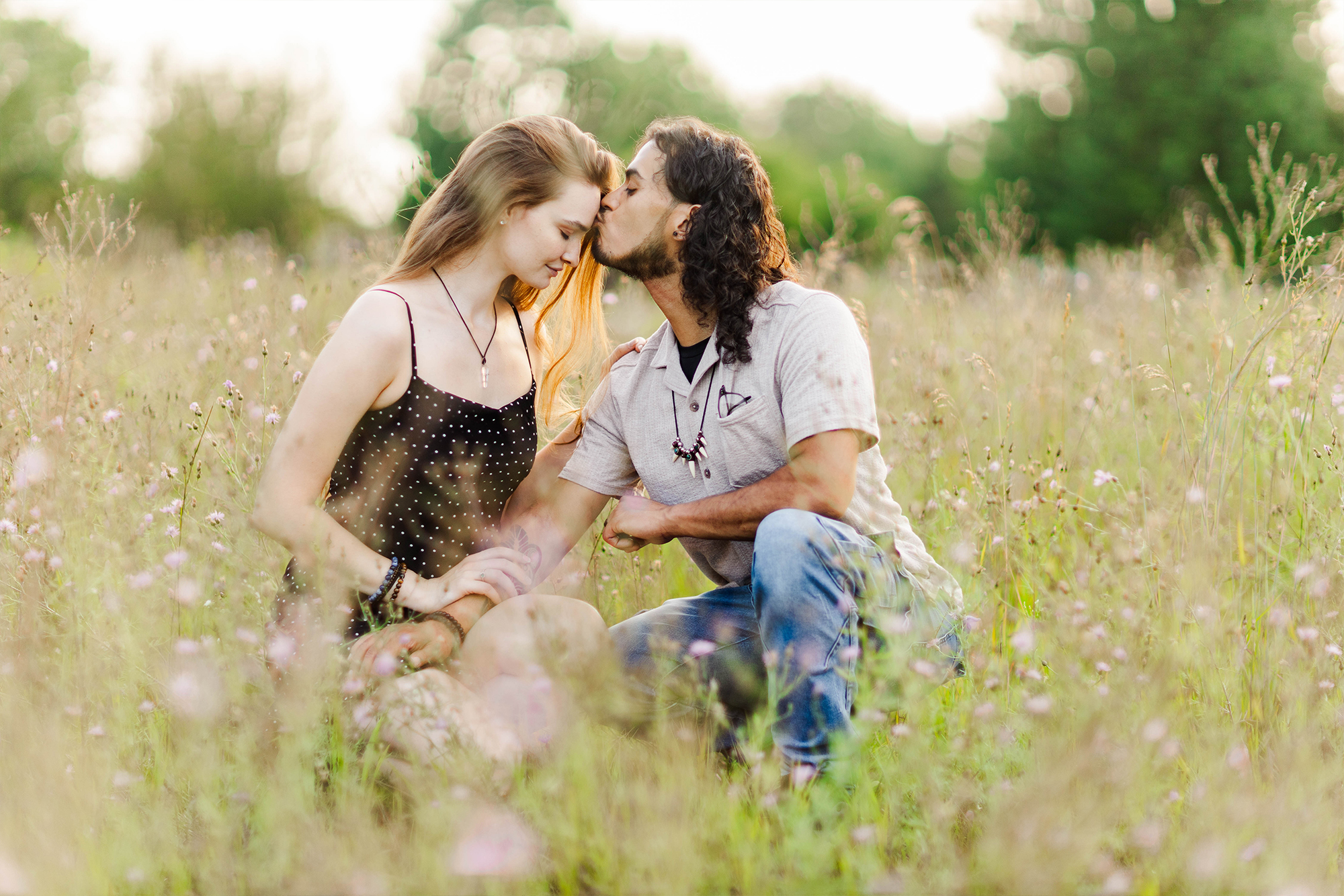 boyfriend kisses girlfriend in tall grass